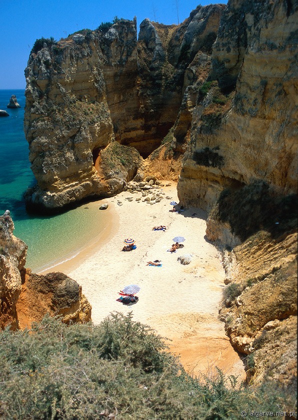 Zachodnia, ta bardziej malownicza część plaży Praia da Dona Ana (Lagos, Algarve, Portugalia)