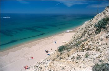 Plaża Praia de Porto de Mos na obrzeżach miasta Lagos w zachodniej części Algarve w Portugalii
