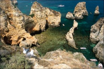 Skały na cyplu Ponta da Piedade, Lagos, Algarve, południowa Portugalia