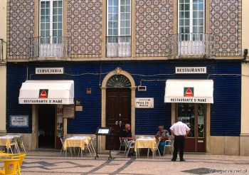 Restauracja w starszej częsci Portimao,  Algarve, Portugalia