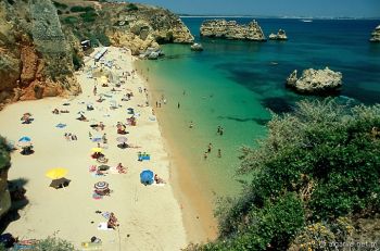 Wschodnia część plaży Praia de Dona Ana w Lagos (Algarve,  Portugalia)
