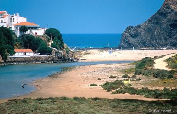 Plaża Odeceixe w zachodniej części Algarve, Portugalia