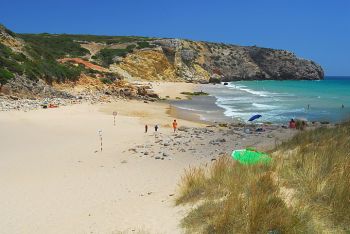 Plaża Praia de Zavial w zachodniej części prowincji Algarve, Portugalia