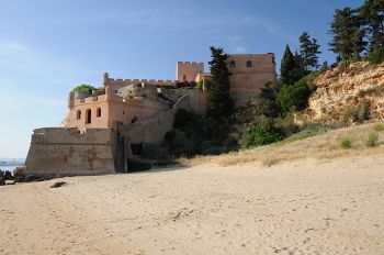 Zamek Castelo do Arade w miejscowości Ferragudo, Algarve, Portugalia