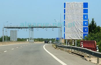 Portugalska autostrada A22, maj 2011. Nowe bramki do naliczania opłat za przejazd autostradą.