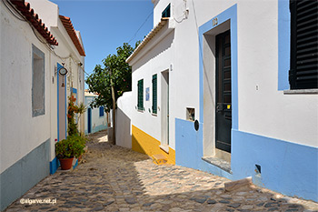 Kolorowa ulica w Ferragudo