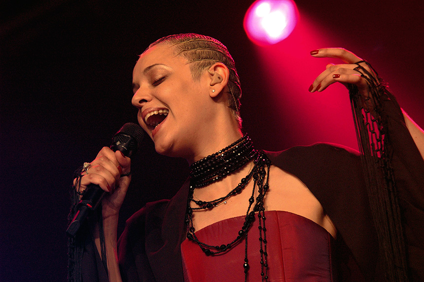 Zdjęcie Marizy podczas koncertu w roku 2004